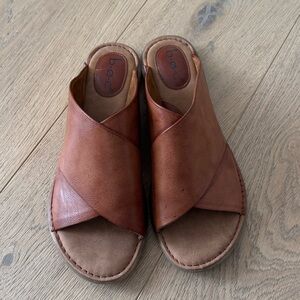 B.O.C. Sandals Brown Leather Slide-on's Cushioned Criss Cross Size 10